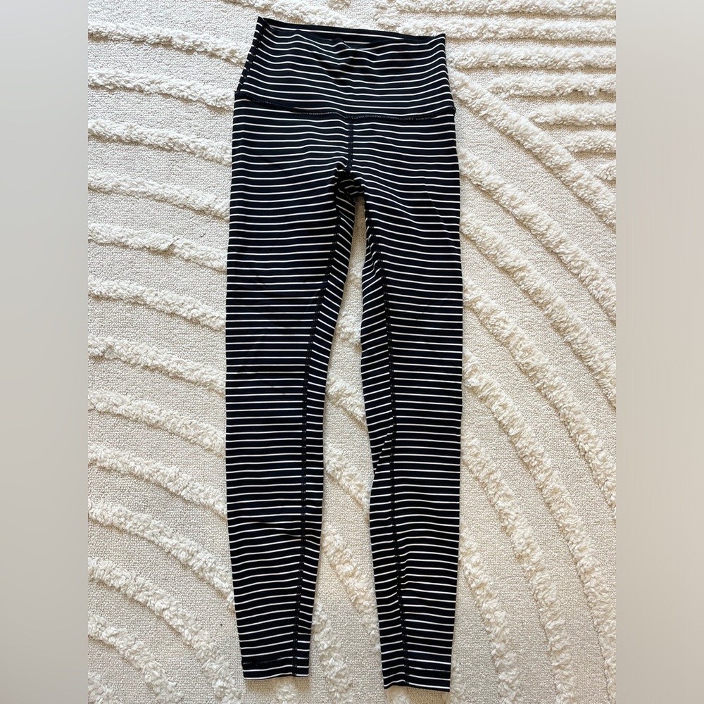 EUC lululemon LUXTREME Wunder under leggings, 28”